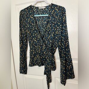 BCBGeneration Stardust Cheetah Print Wrap CropTop Medium Green & Beige V Neck‎